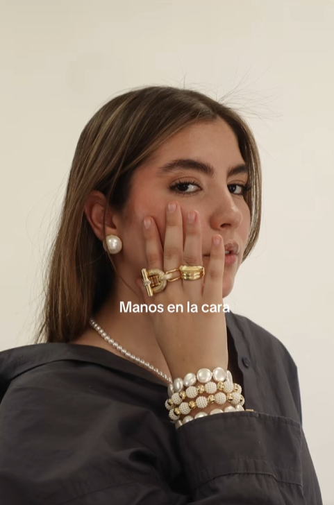 ✔ Laura Miranda (verified)